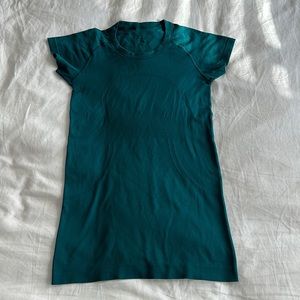 Lululemon tshirt